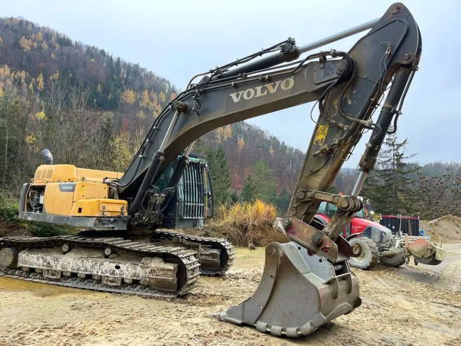 foto Excavator Volvo EC380 DL
