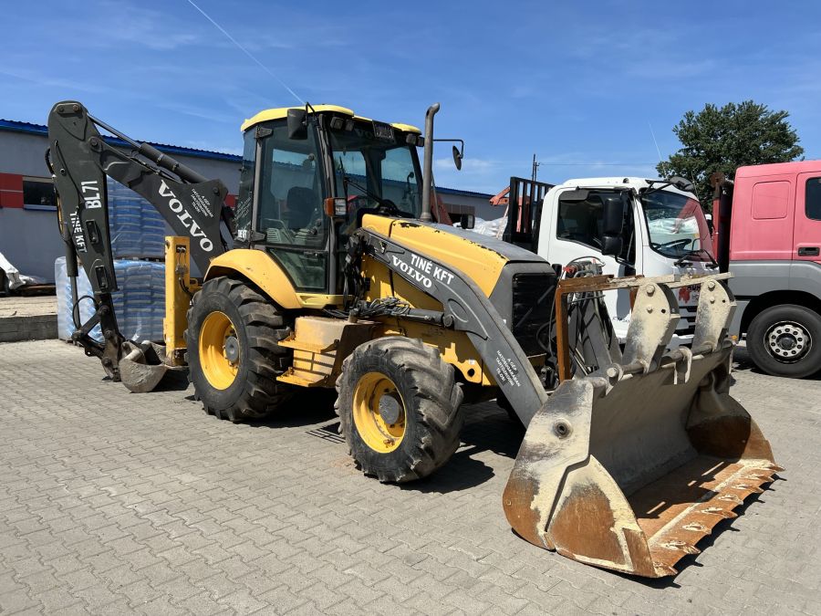 foto Buldoexcavator Volvo BL71