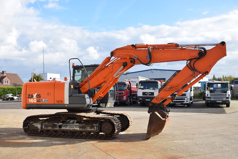 foto Excavator pe senile Hitachi ZX160 LC-3